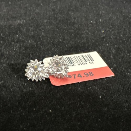 NUOVI ORECCHINI A PERNO A FORMA DI CUORE IN ARGENTO STERLING ZAFFIRO BIANCO CREATI IN LABORATORIO - Foto 3 di 9