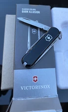 VICTORINOX 0.6223.3g Knife Outdoor Classic SD Classic Dark Illusion