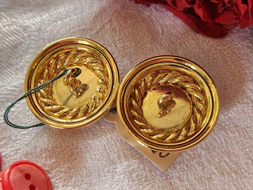 Duo gros boutons vintage en métal doré coeur noir lourd 2,5 cm ref 2743 - Foto 4 di 4