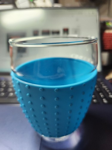 Nuevo con etiquetas Juego de 2 vasos de vidrio de cuerpo azul con funda de silicona-12 oz - Imagen 8 de 16