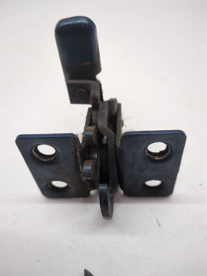 Chevrolet GMC G10 G20 G30 1971-1996 furgoneta puerta trasera granero pestillo inferior lado derecho  Foto 2 de 4