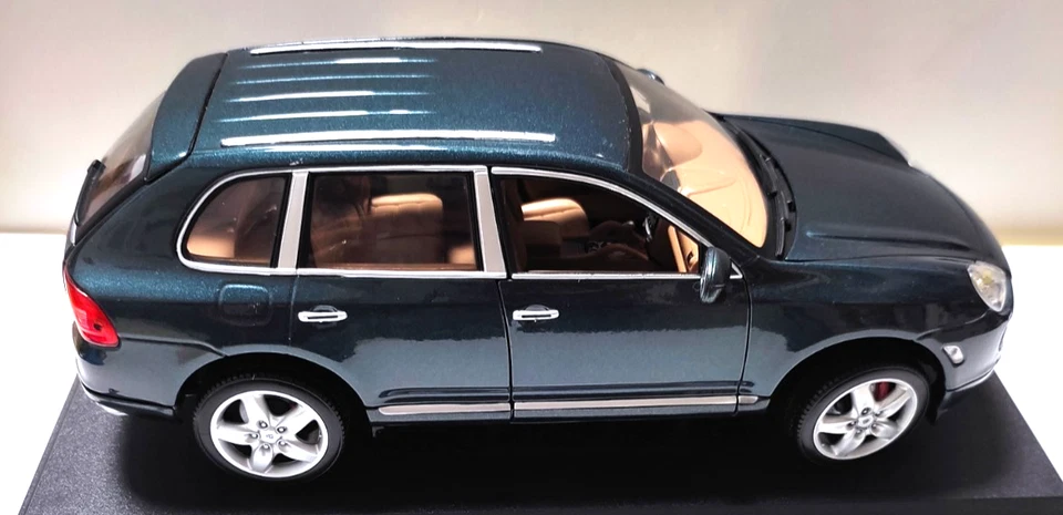 MAISTO USATO 1:18 AUTO DIE CAST PORSCHE CAYENNE TURBO VERDE METALLIZZATO - Immagine 3 di 4