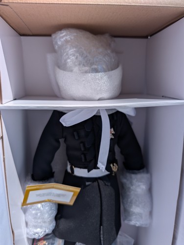 The Ashton - Drake Galleries Porcellana Harry Royal Romance Groom Doll - #1191 - Foto 3 di 10