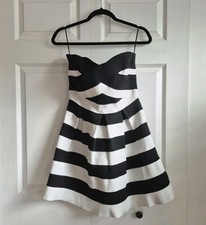 Vestido de cóctel sin tirantes elástico vendaje texturizado plisado talla M blanco y negro