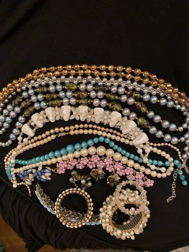 Fabulous lot of vintage costume jewelry pearls