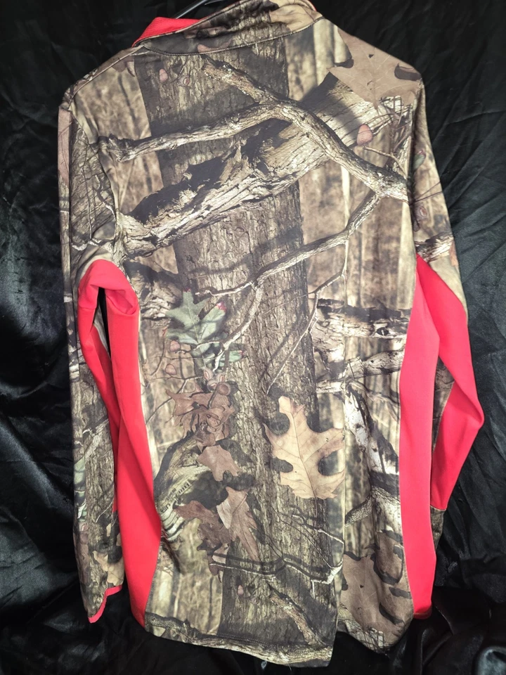 Men's XL Realtree Camo Long Sleeve Shirt w/ Thumb Holes Red Accents  - Image 2 of 4