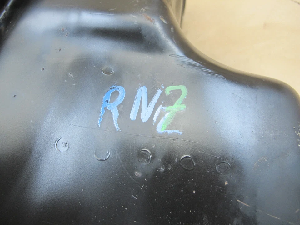 🥇85-87 NISSAN Z31 300ZX VG30E NON TURBO ENGINE OIL PAN OEM - Image 2 of 4