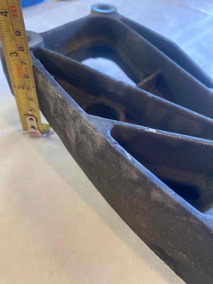 2006 DODGE MAGNUM Transmission Crossmember RWD 3.5L (04578351AB) G — 第 4/4 张图片