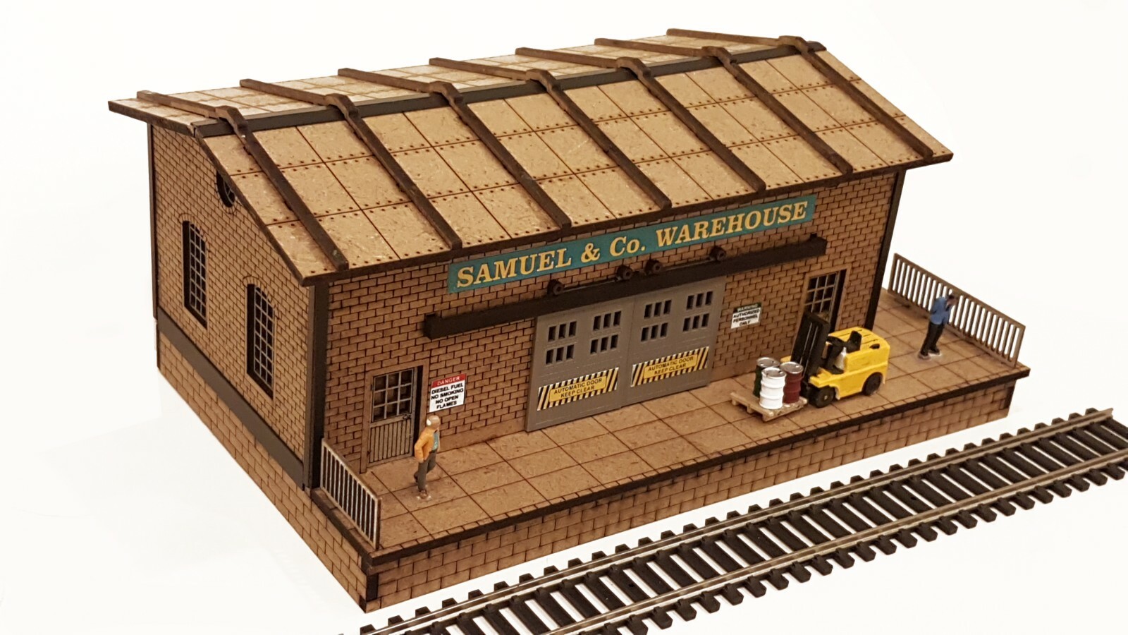 OO Scale Warehouse Kit with Motorized Working Doors(see video) for