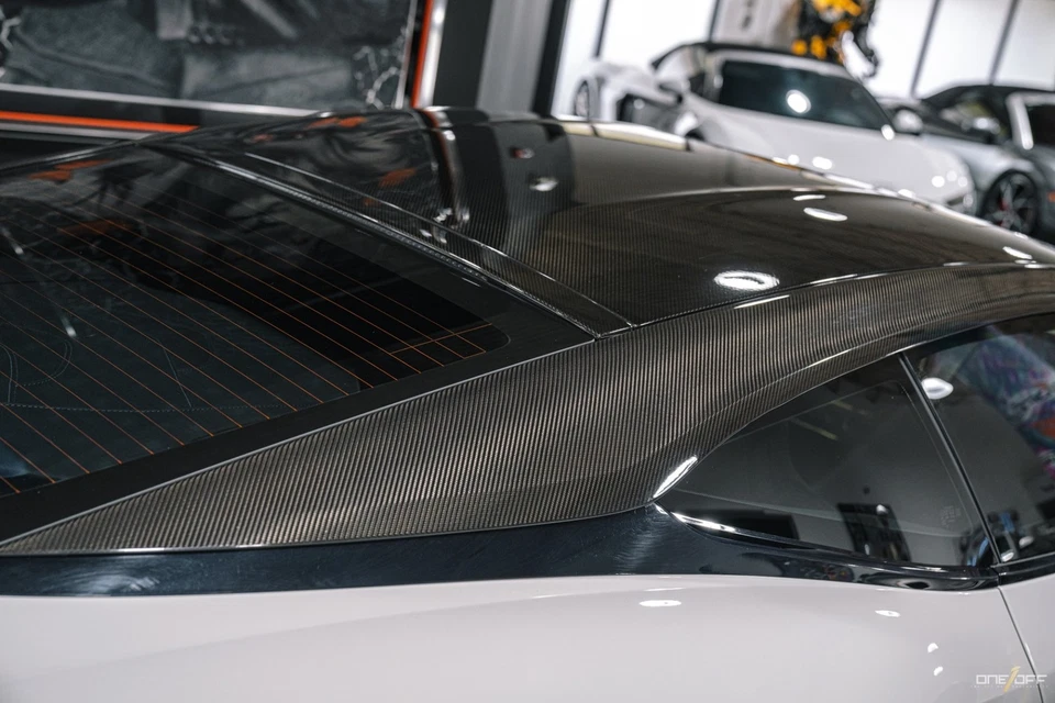 Aston Martin DBS Superleggera Carbon Everything 2019, emblemas forjados Foto 4 de 4