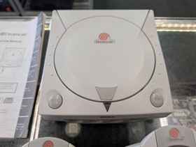 Sega Dreamcast HKT-3020 Game Console W/2 Controllers+Cables**DOESNT READ DISC***