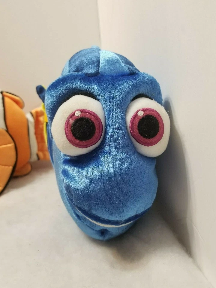 LOTE DE 2 JUGUETES DE PELUCHE DISNEY ENCONTRAR NEMO Y ENCONTRAR DORY 15" NEMO Y PELUCHE DORY 14" Foto 3 de 4