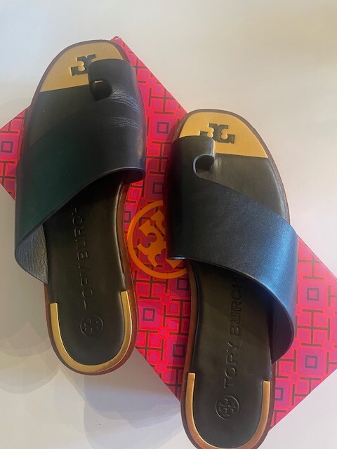 NEW Tory Burch Selby Toe Ring Slides Black Gold Leather Flat Sandals Sz 7M  NIB