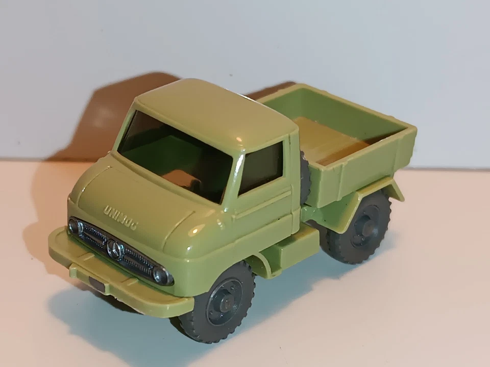 Wiking - Unimog 411 , lindgrün - CS 482/1B - Z 1-2