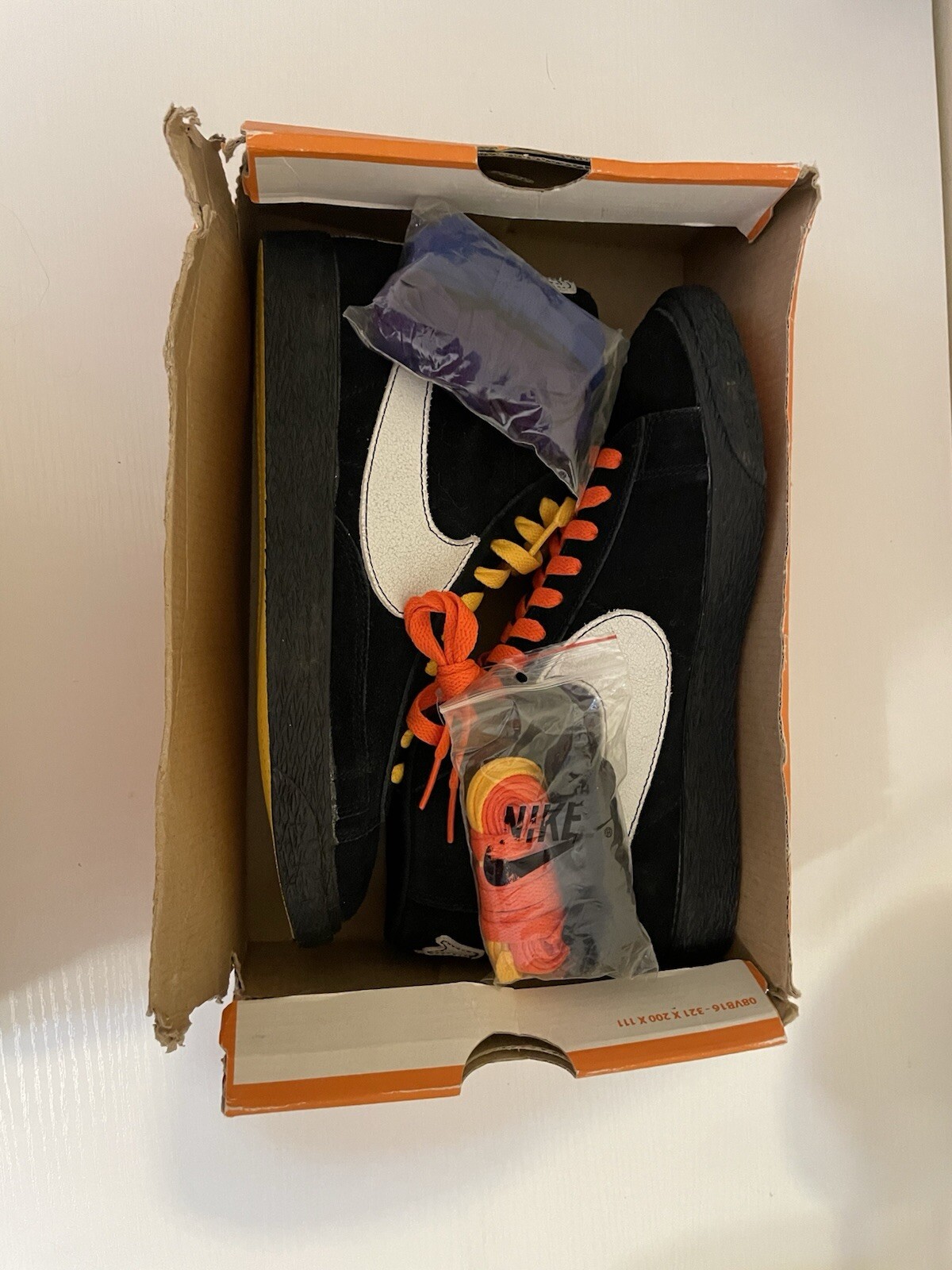 Blazer Mid LA vs NYC Sneakers Basketball Style Heritage Design-image