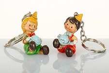 25939 Bomboniere 12pezzi Portachiavi Nascita Battesimo Pinocchio in resina color