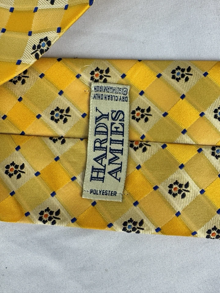 Gravata masculina vintage Hardy Amies amarela 9cm de largura poliéster 138cm de comprimento - Imagem 4 de 4