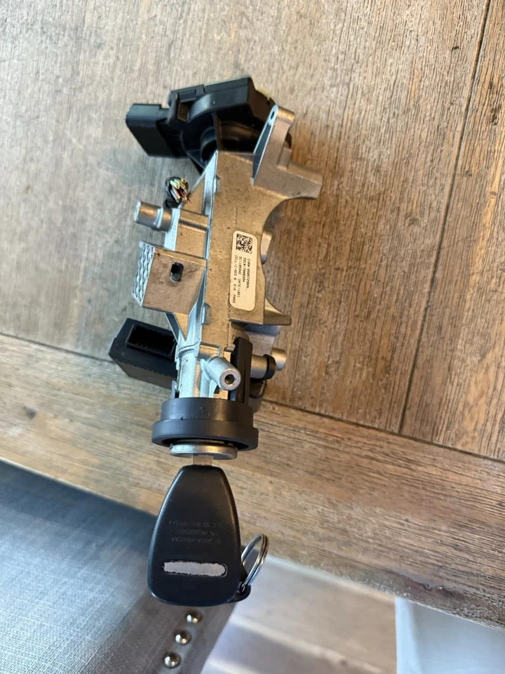 Bloqueo interruptor de encendido Dodge Nitro 2007-2011 con llave e inmovilizador OEM 05026071AR Foto 3 de 4