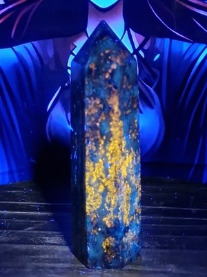 Beautiful Lapis Lazuli Crystal Point Tower Obelisk 65mm 80g - UV Reactive 