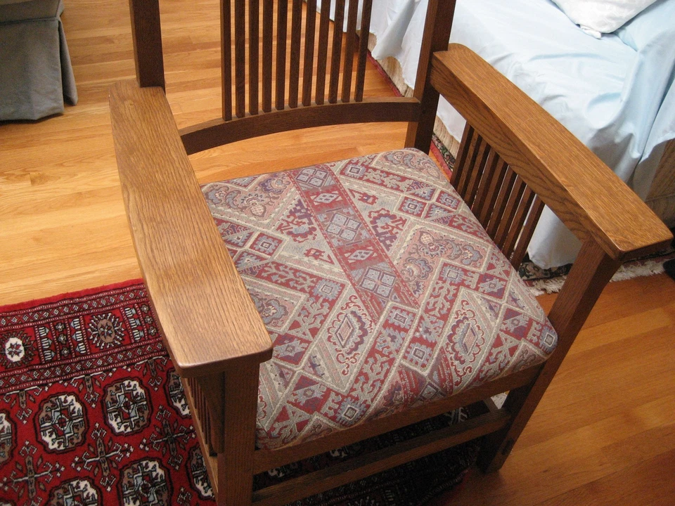 SILLA MISIÓN ROBLE CLÁSICO PEGAJOSO - Excelente estado Foto 3 de 4