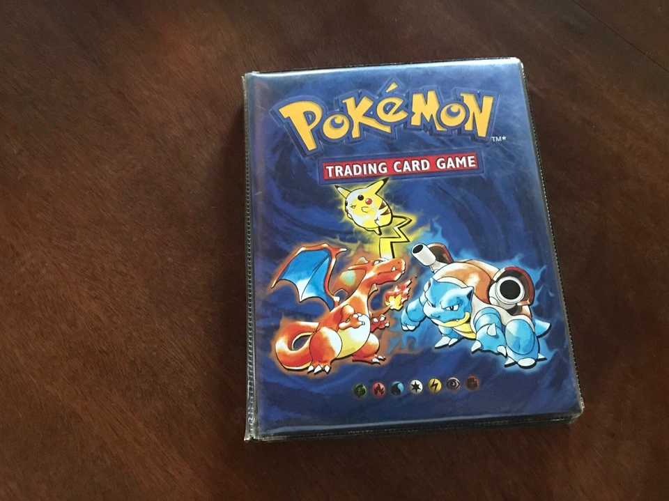 Collection de carte Pokémon Set de base édition 1 dans son carnet officiel. - Photo 1/4