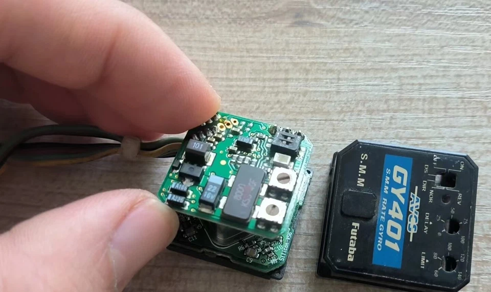 Futaba GY401 Gyros avcs High-Voltage Low-Profile Tail Helicopter Gently used - Image 3 of 4