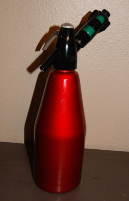 White iSi Austria Soda Siphon Carbonated Water 1 Liter 1000ml