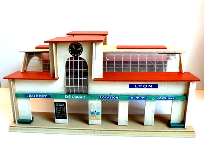 HORNBY ÉCHELLE "O" GRANDE GARE DEMONTABLE N°17 "LYON" BOIS 1952 BEL ÉTAT - Photo 1/4