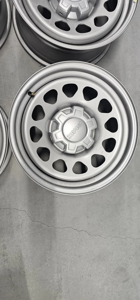 GMC Sierra 2024 17" ruedas acero fábrica GM Yukon también 1998-2024 despegue Foto 3 de 4