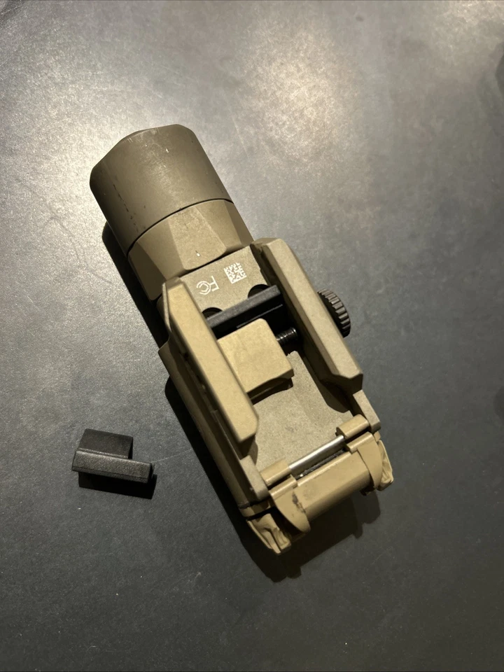 Luz LED para arma Surefire X300U-B ultra alta salida 1000 lúmenes - negra Foto 4 de 4