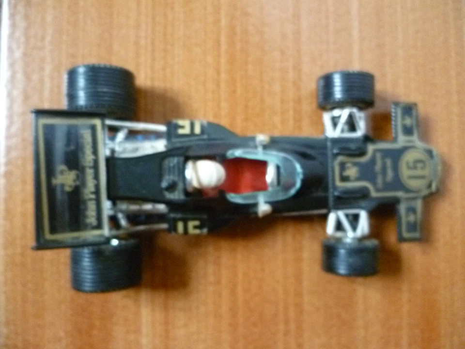 MEBETOYS MATTEL Lotus Ford 72 F1 1:28 JOHN PLAYER SPECIAL CUSTODIA ROVINATA - Immagine 3 di 4