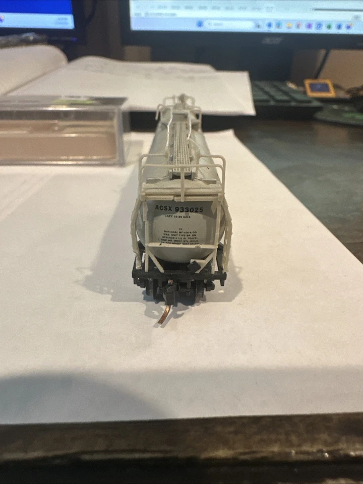 N Atlas 33,000 Gallon Tank Car Train #37082 Union Texas Petroleum See Desc - Image 4 of 4