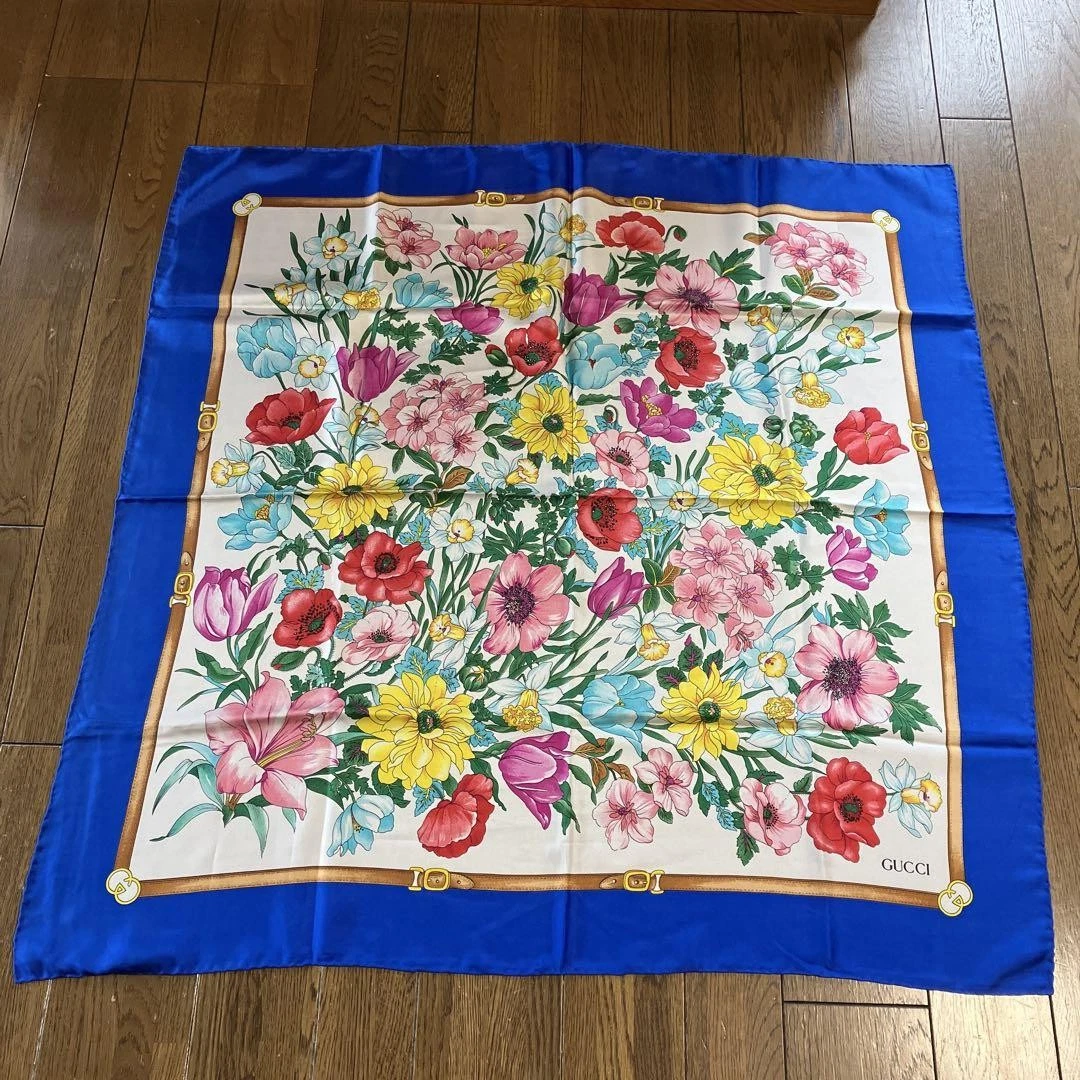 Foulard en soie imprimé floral bleu et blanc GUCCI 90 cm 35,4 pouces accessoire unisexe