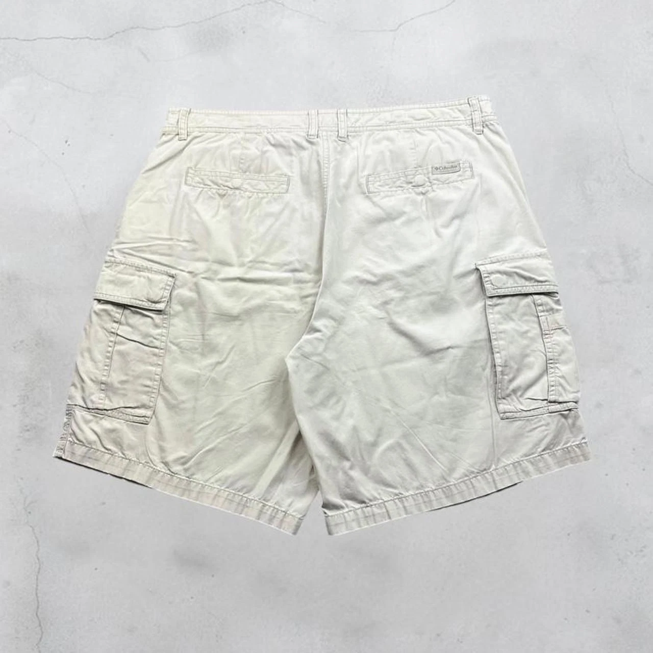 Vintage Columbia Sportswear Company White / Beige Cargo shorts