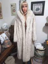 Vintage  Saga Fox Silver Gray Luxurious Coat-Full Length Coat  EXCELLENT 
