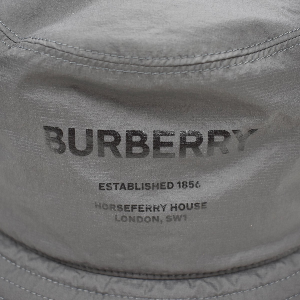Burberry★素敵！Slate Gray Twin Pocket Logo Bucket Hat NWT $530 Burberry Slate Gray Twin Pocket Horseferry Logo