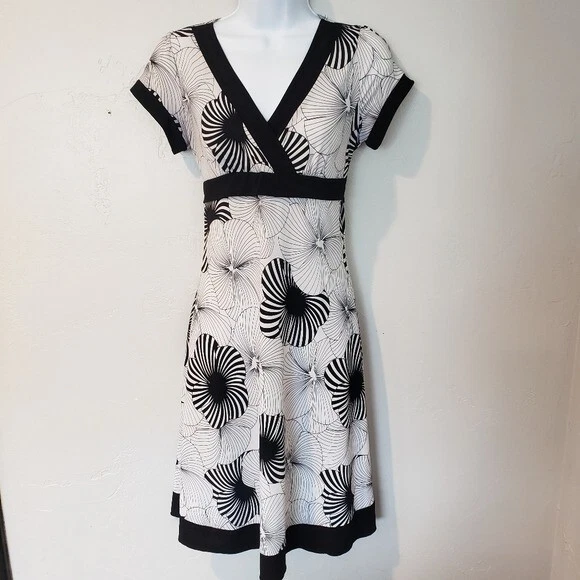 Black White Dress Large Short Sleeve Tie Waist Floral Print Flowy Made in USA
