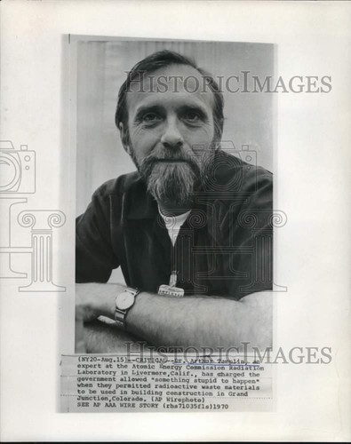 1970 Press Photo Dr. Arthur Tamplin, expert at Atomic Energy Laboratory in CA. - 第 1/2 張圖片