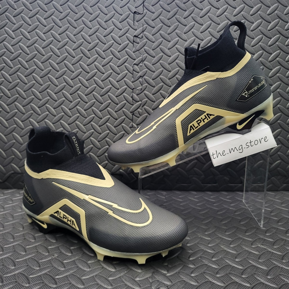 New Mens Nike‎ Alpha Menace Elite 3 Athletic Football Cleats Shoes Sz 12.5 D Amazon.com | Nike Men main image 4