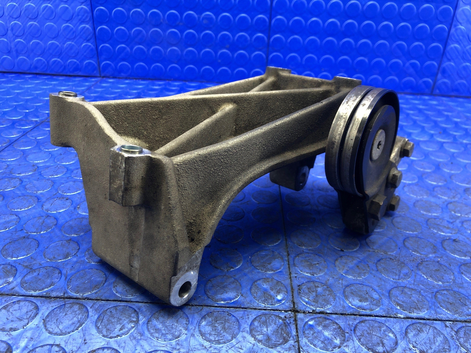 LAMBORGHINI GALLARDO OEM 5.0L ALTERNATOR SUPPORT BRACKET W/PULLEY 07L903805