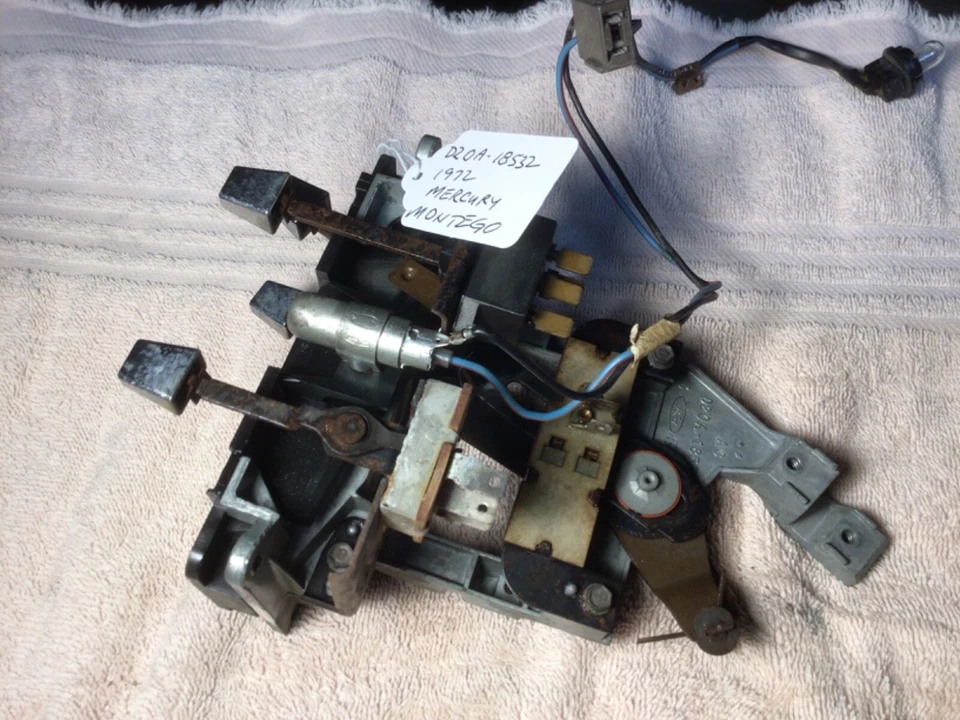 MERCURY D2OA-18532 Heater Control 1972 MERCURY MONTEGO USED Foto 3 de 4