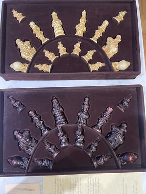 Studio Anne Carlton, KOMPLETTSATZ handgefertigte Schachfiguren Alice im Wunderland 