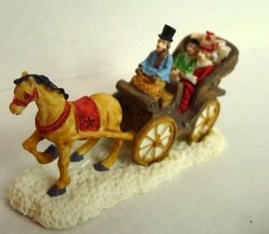 Grandeur-Victorian-Village-Noel-Victorian-Christmas-Horse-Buggy-Miniature-1995