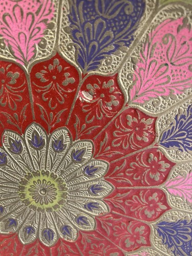 Plato decorativo pintado vintage de latón esmaltado - Imagen 7 de 9
