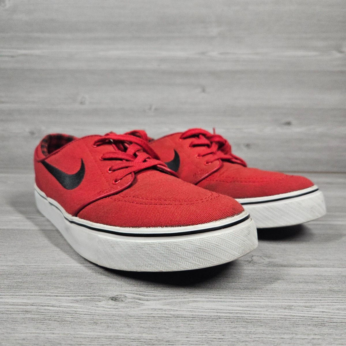 Nike SB Zoom Stefan Janoski Size 8.5 US Red Plaid Canvas