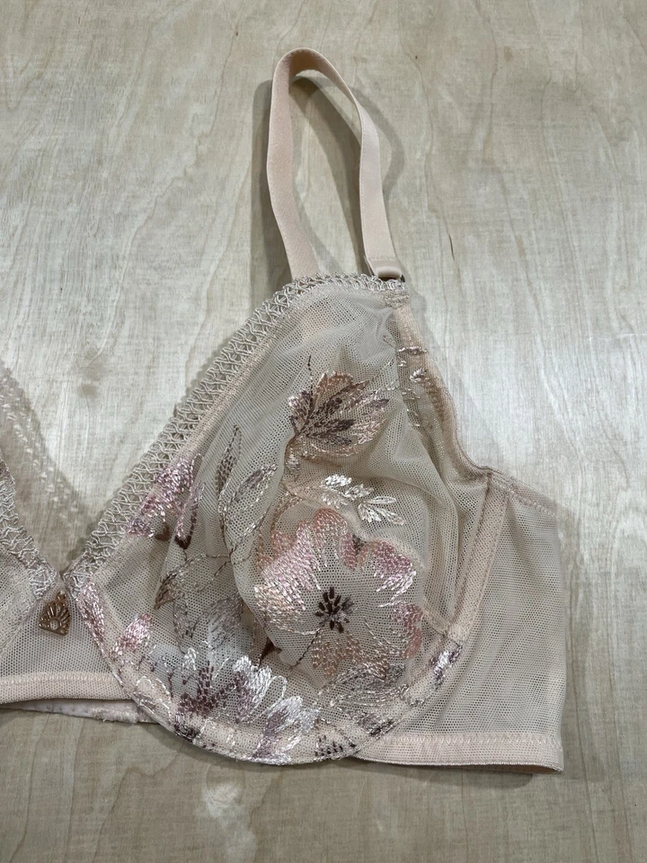 Wacoal Semi Demi Sheer Embroidered Underwire Bra Sz 36D (Limited Edition) - Image 2 of 4