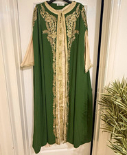 Women&rsquo;s Green Embroidered Long Kaftan/Abaya Robe Gold Trim size 14-16