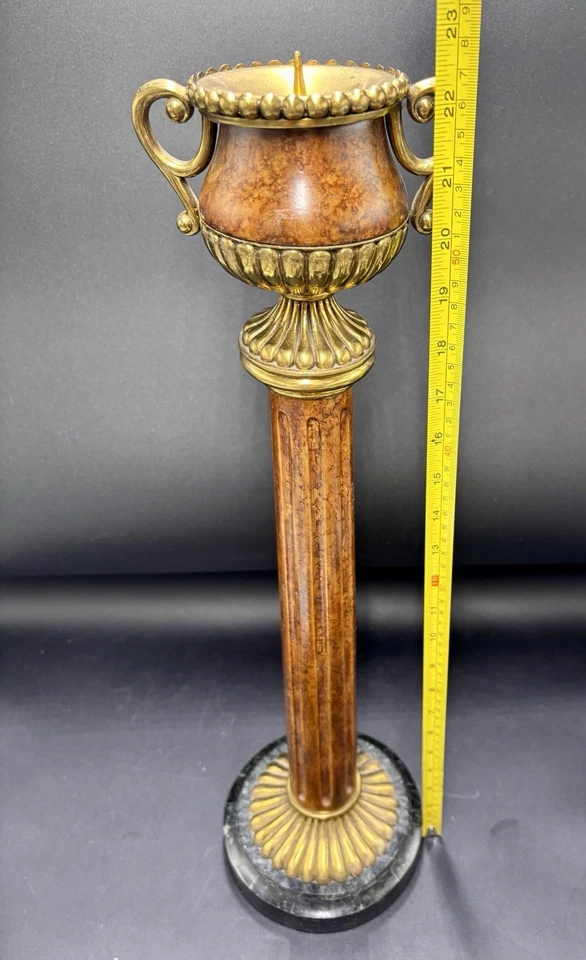 "Candelabro alto columna corintia de madera y latón vintage Maitland Smith 22""" Foto 2 de 4