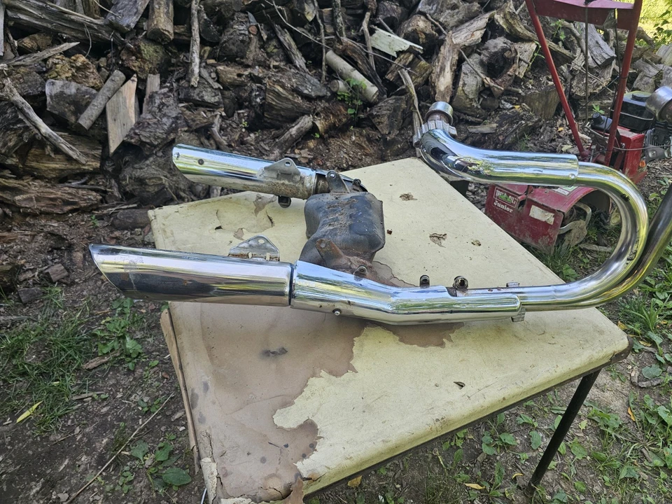 1984 HONDA SHADOW 500 VT500C FULL EXHAUST SYSTEM HEADERS PIPE MUFFLER - Image 2 of 4