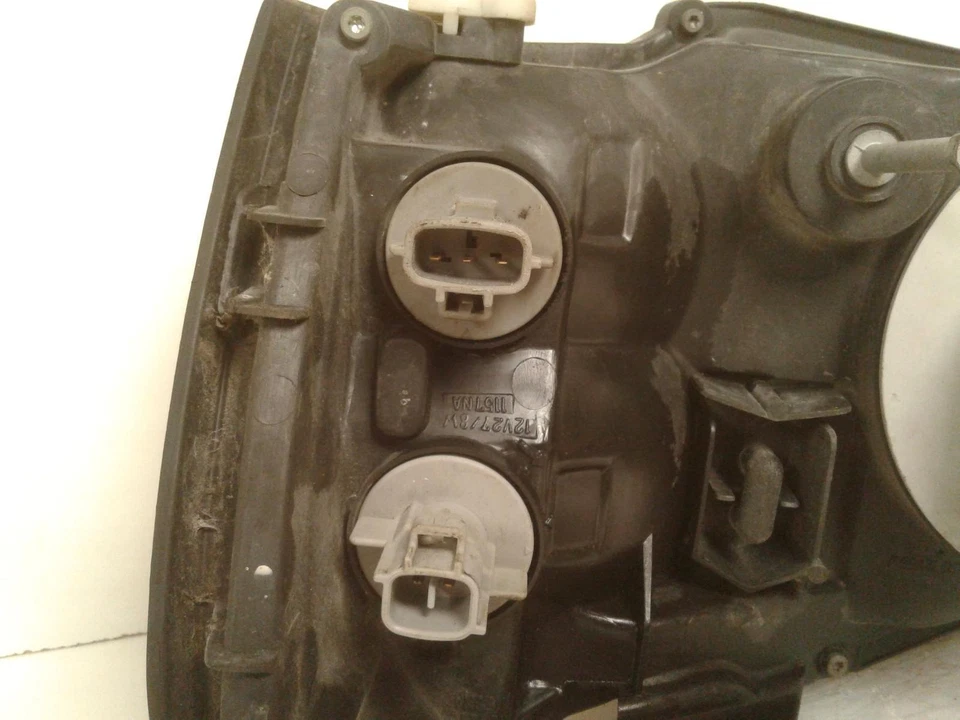 Conjunto de faros derechos usados se adapta a: Subaru Baja 2005 con barra horizontal negra derecha Foto 2 de 4